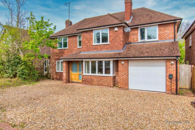 5 bed property, in Redhatch Drive, £950,000