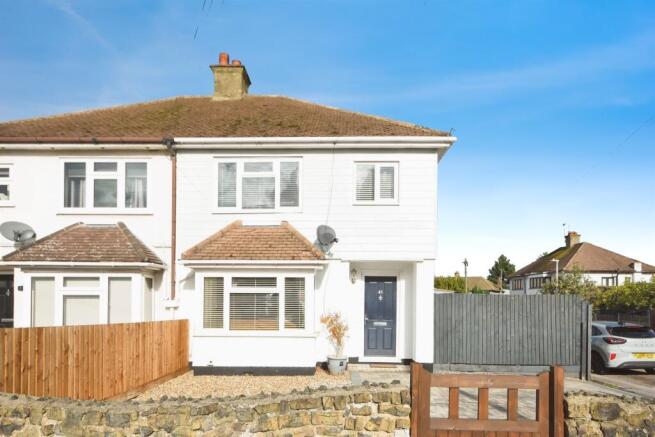 3 bed property, in Loftin Way, £425,000