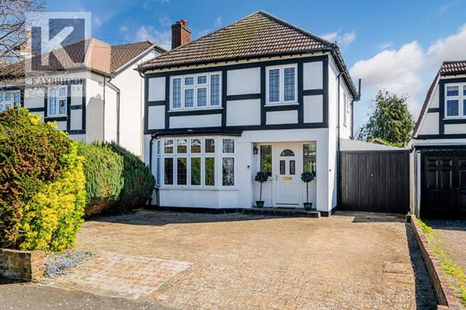 3 bed property, in Waverley Road, £750,000
