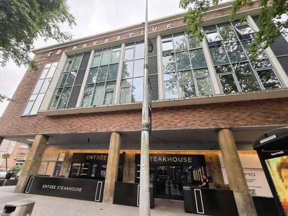 2 bed property, in Flat 52 The Co Operative, £150,000