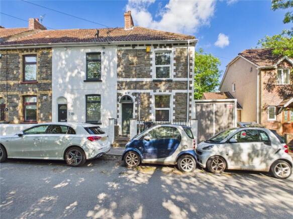 2 bed property, in Woodside Road, £325,000