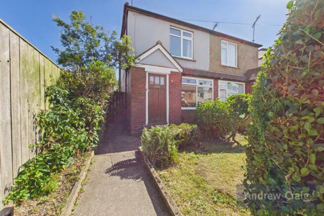 2 bed property, in Bellfield Avenue, £165,000