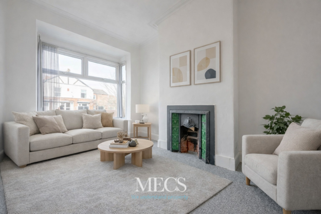 2 bed property, in Warwards Lane, £250,000