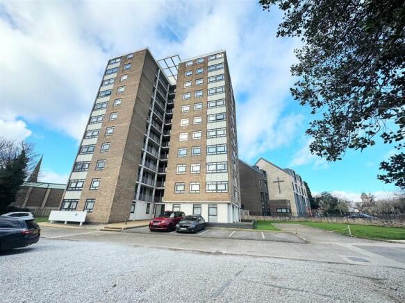 1 bed property, in Belem Tower, £64,950