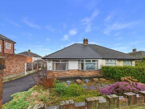 2 bed property, in Lyndor Road, £240,000