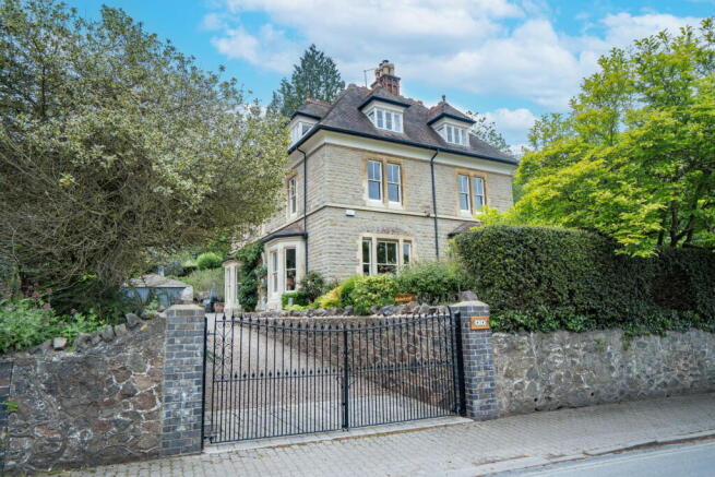 8 bed property, in Orchard Road, £1,745,000