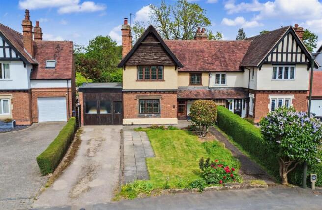 3 bed property, in The Crescent, £450,000
