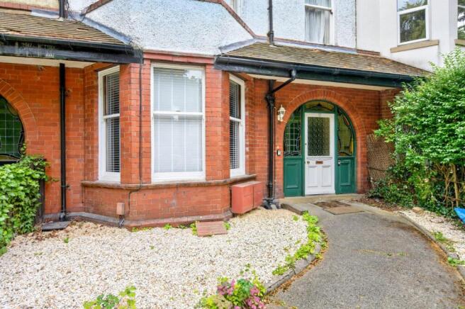 2 bed property, in St. Marks Avenue, £190,000