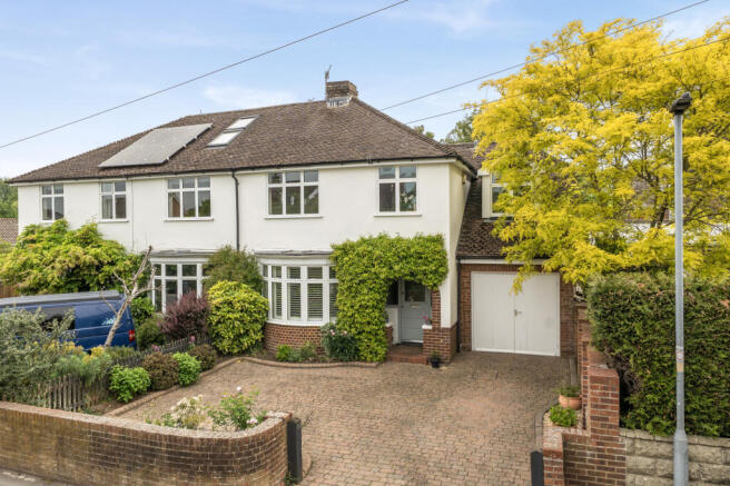 5 bed property, in Harnham, £795,000