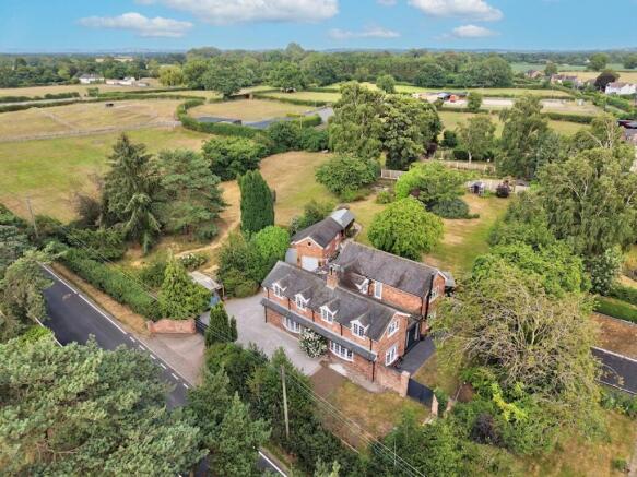 5 bed property, in Crewe Road, £900,000