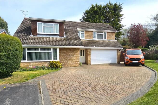 4 bed property, in Liphook, £800,000