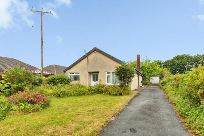 3 bed property, in Nantycaws, £190,000