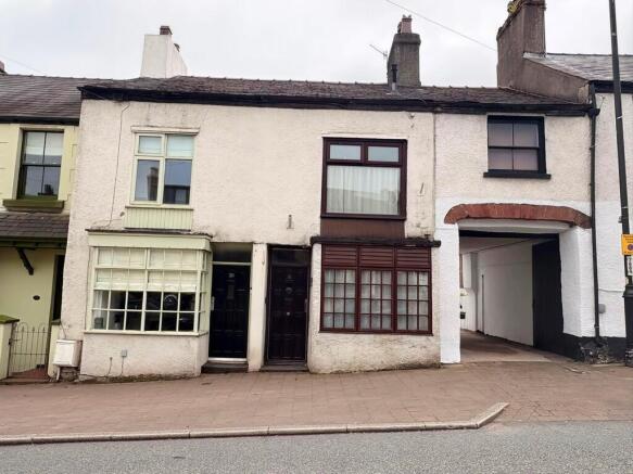 1 bed property, in Market Street, £85,000