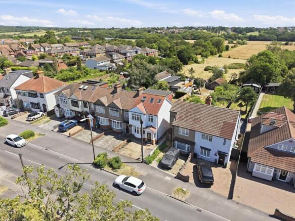 3 bed property, in Wingletye Lane, £550,000