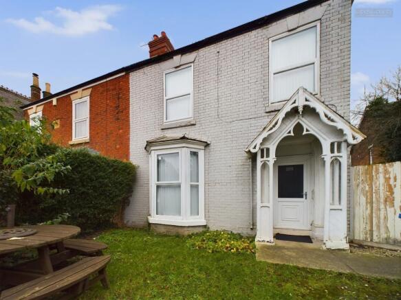 6 bed property, in Carlton Road, £345,000