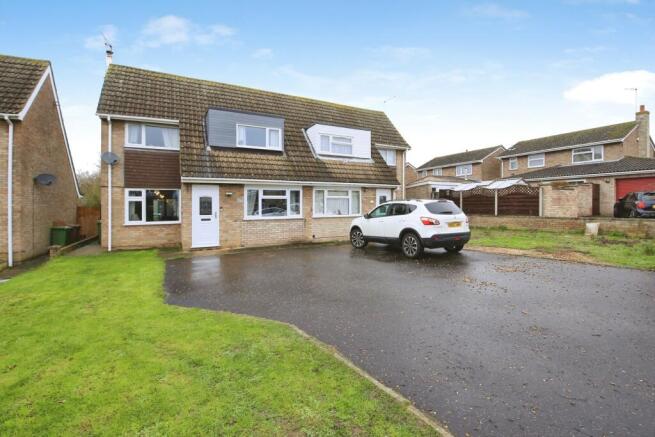 4 bed property, in Newstead Close, £260,000