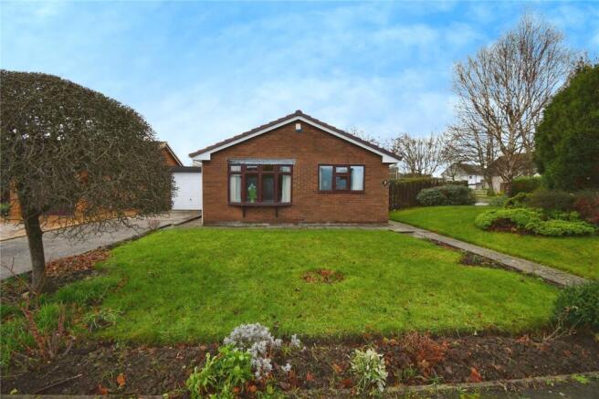 2 bed property, in Mere Park Road, £300,000