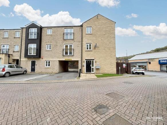 2 bed property, in Rotary Close, £70,000