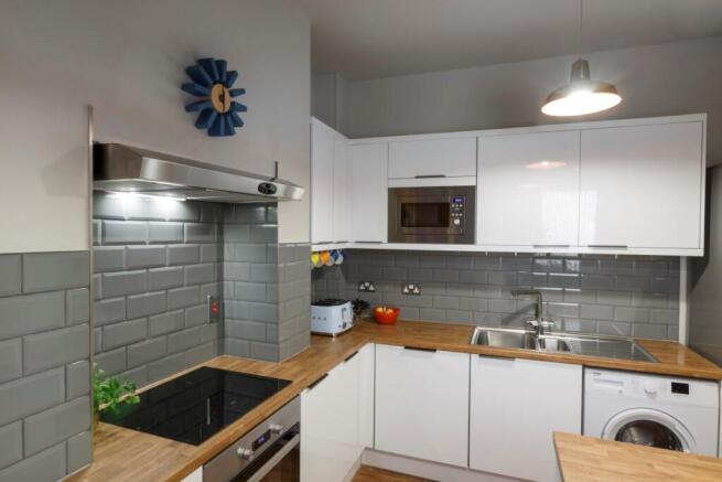 6 bed property, in 79 Westley Road, £400,000