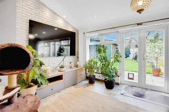 4 bed property, in Petworth Gardens, £625,000
