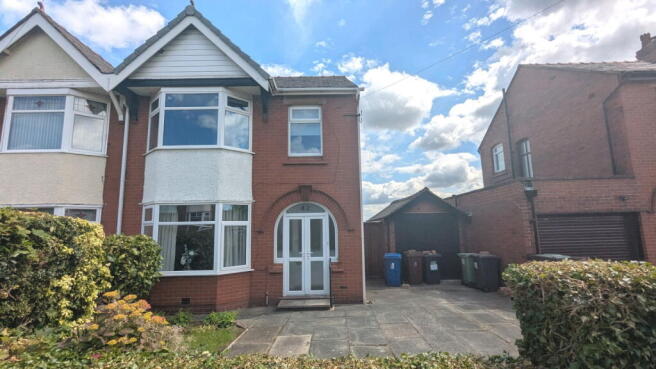 3 bed property, in Winstanley Road, £268,500