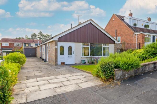 4 bed property, in Bracken Way, £325,000