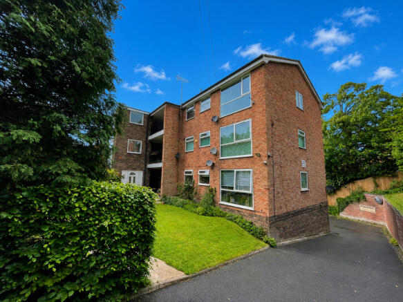 1 bed property, in Hawthorne Court, £145,000