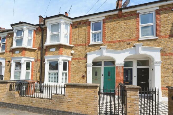 2 bed property, in Shorndean Street, £425,000