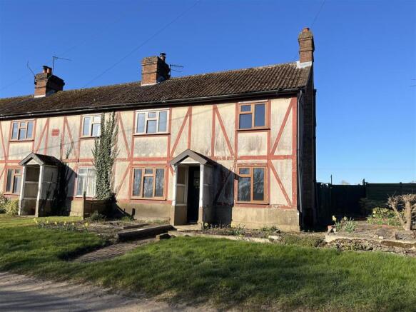 3 bed property, in Bath Hills Road, £160,000