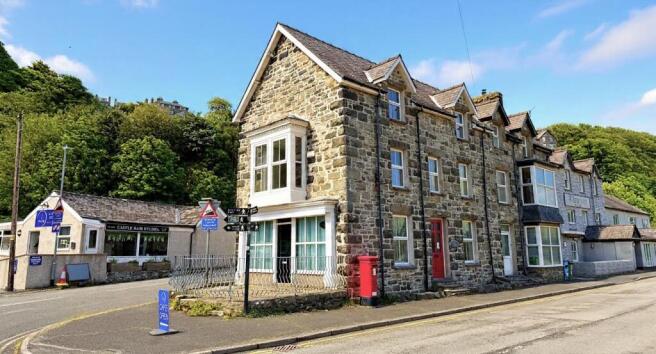 4 bed property, in Harlech, £345,000
