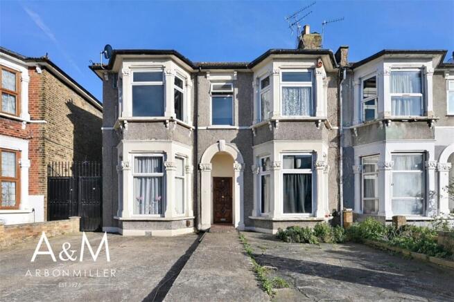 1 bed property, in Elgin Road, £207,500