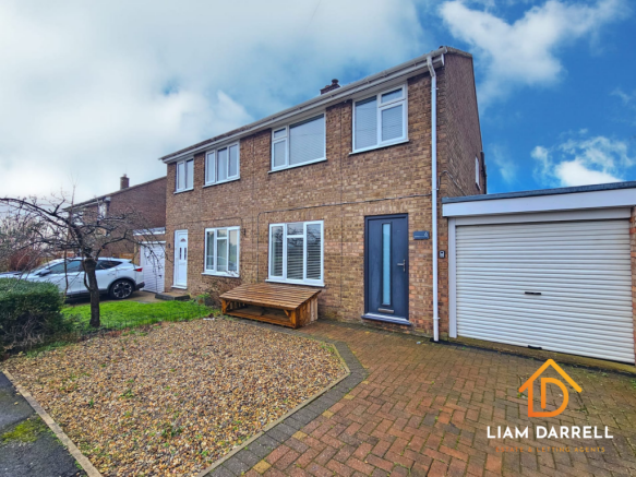 4 bed property, in Meadow Court, £265,000