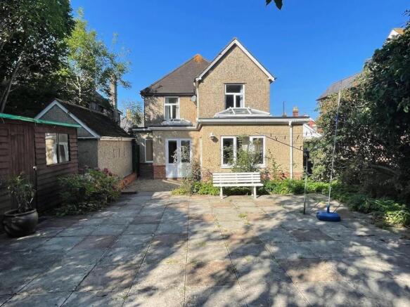 4 bed property, in Castle Road, £565,000