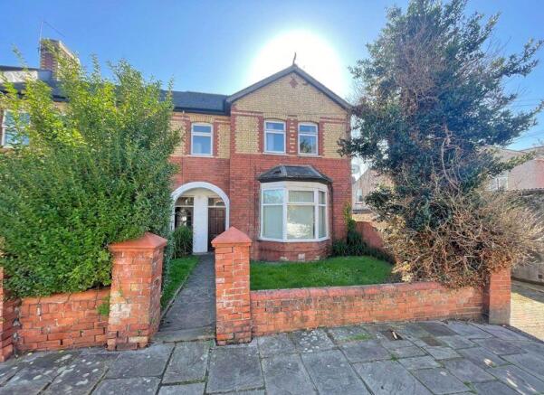 2 bed property, in Spacious Apartment, £132,000