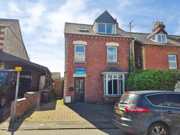 4 bed property, in Bath Road, £425,000