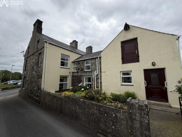 3 bed property, in Grugan Terrace, £210,000