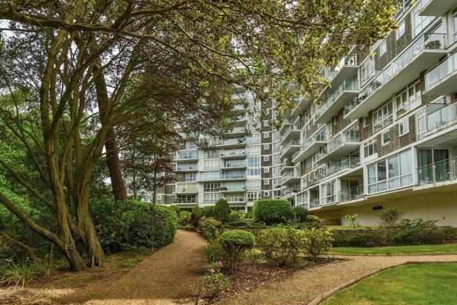 2 bed property, in West Cliff Road, £250,000