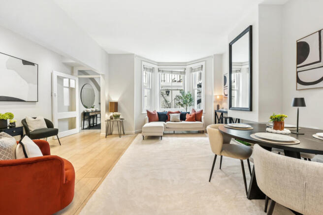2 bed property, in Hogarth Road, £800,000