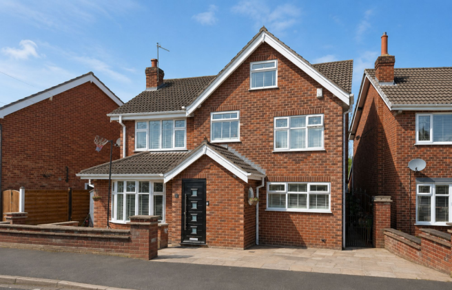 4 bed property, in Albany Road, £600,000