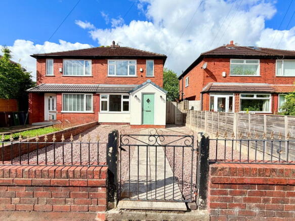 2 bed property, in Heatley Close, £220,000
