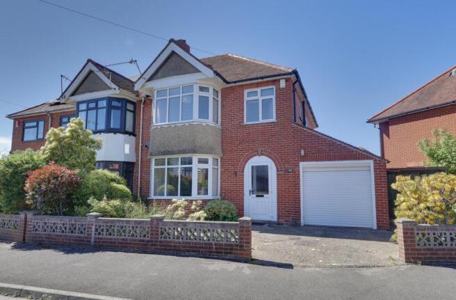 3 bed property, in Upper Shirley, £425,000
