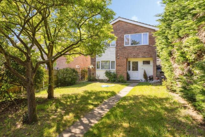 4 bed property, in Nightingale Drive, £340,000