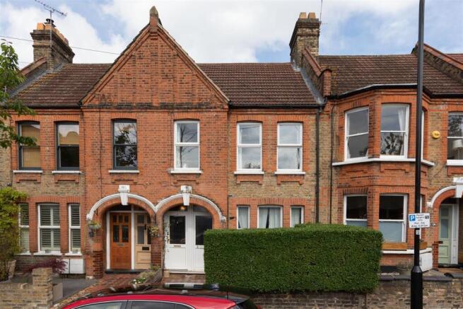 2 bed property, in Sybourn Street, £475,000