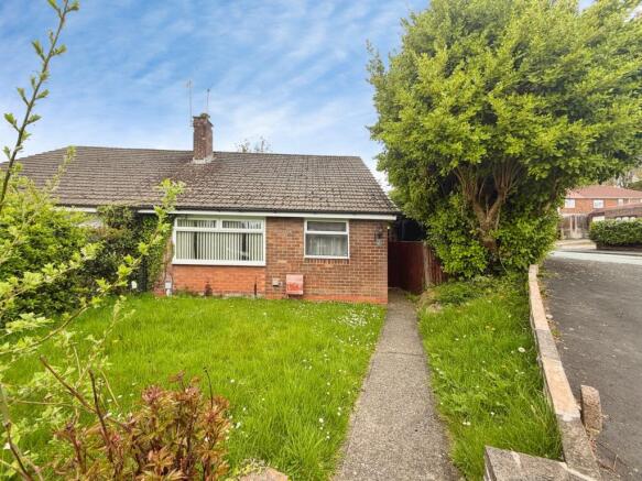 2 bed property, in Woodnook Road, £200,000