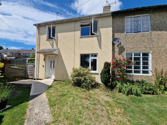 3 bed property, in Welland Road, £140,000