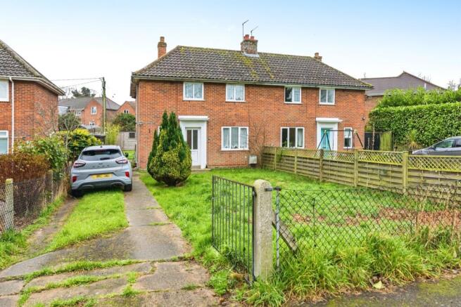 3 bed property, in Flixton Road, £200,000