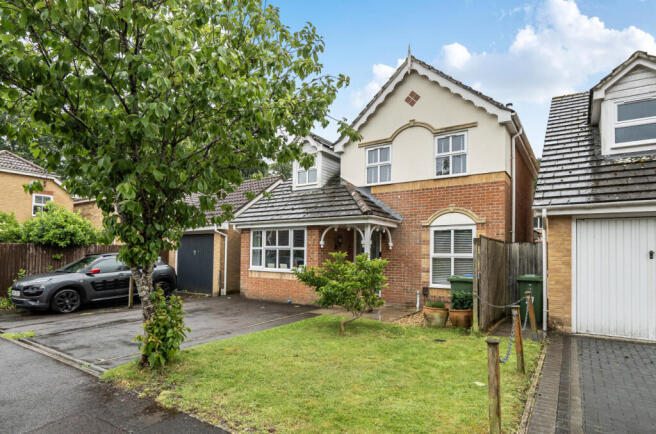 4 bed property, in Andersen Close, £495,500