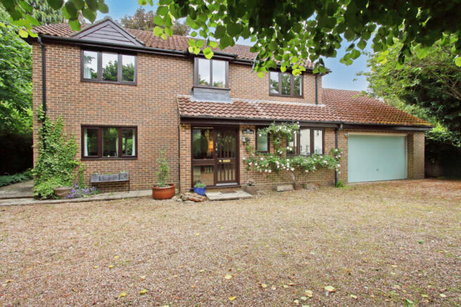 4 bed property, in Ibthorpe Road, £575,000