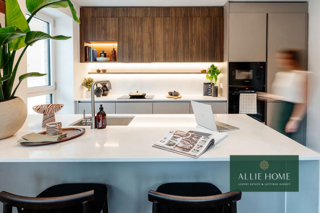 Studio, in Bow Common Ln, £460,000