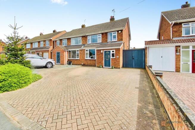 3 bed property, in St Johns Avenue, £290,000